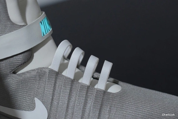 NIKE MAG 1218